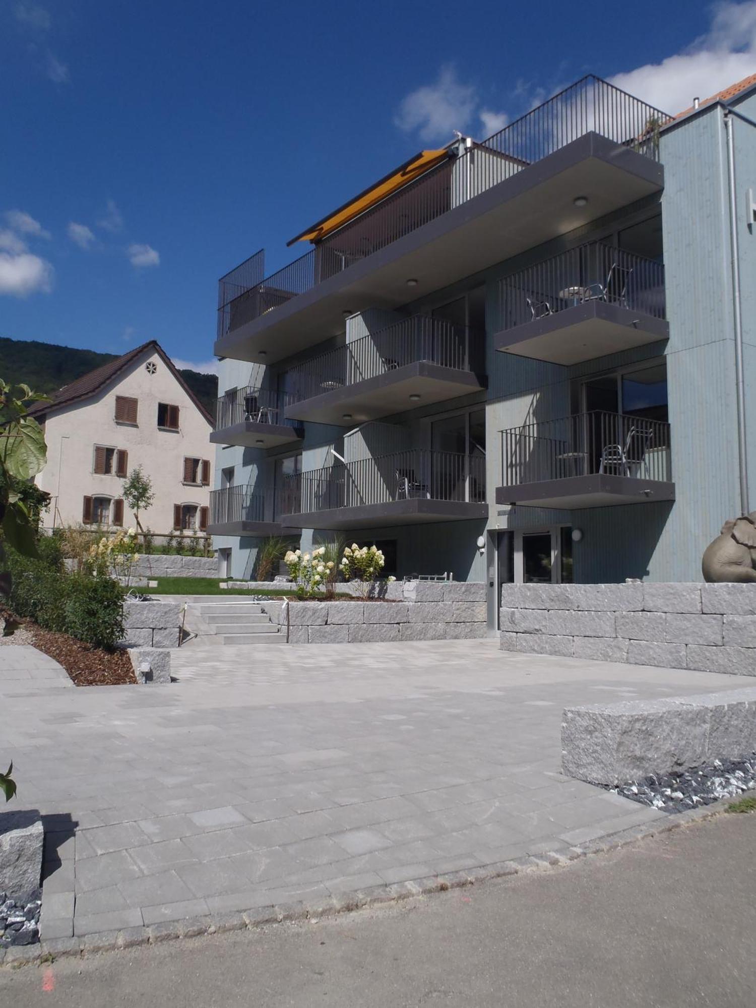 Hotel Traube Garni Kuttigen Exterior photo