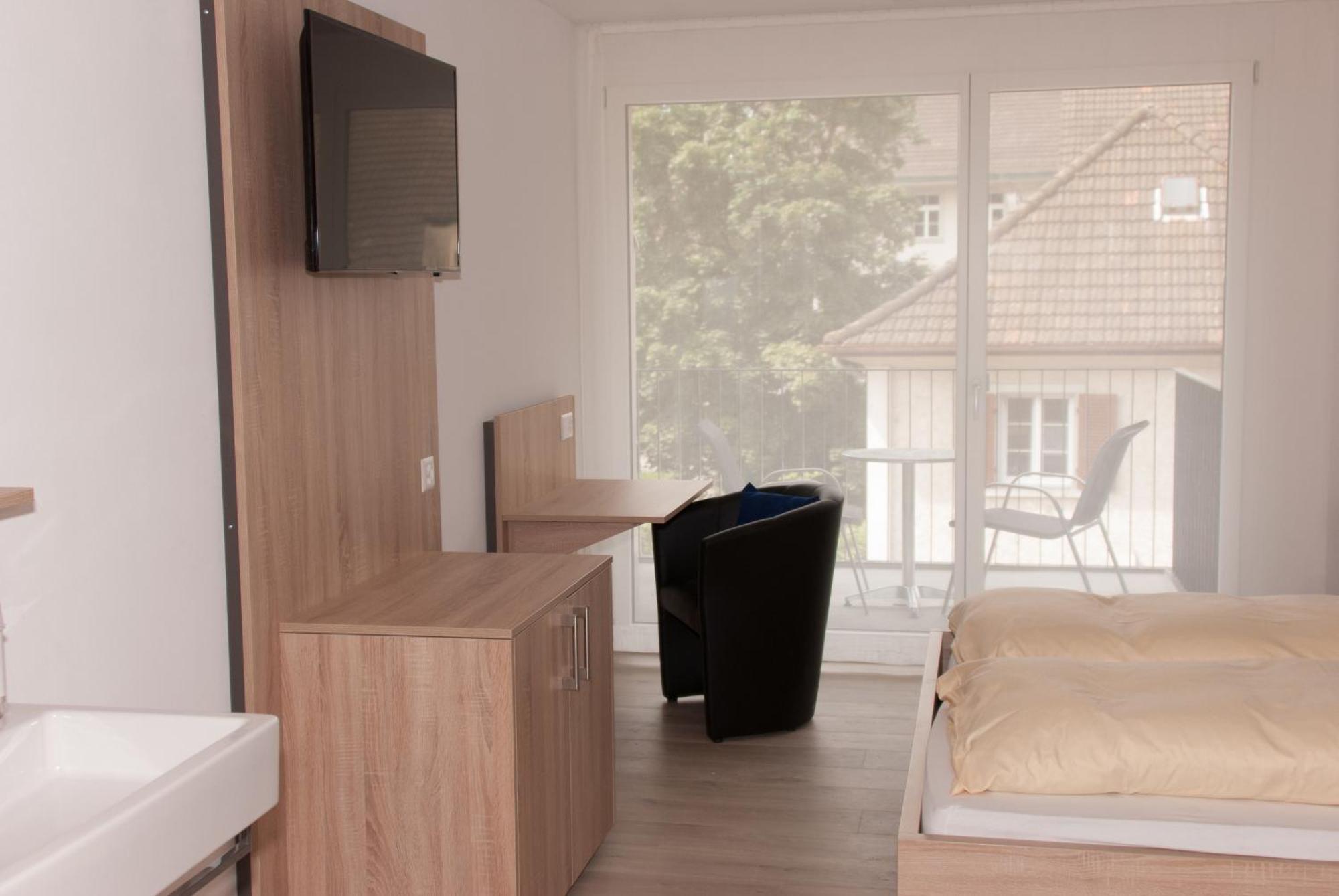 Hotel Traube Garni Kuttigen Room photo