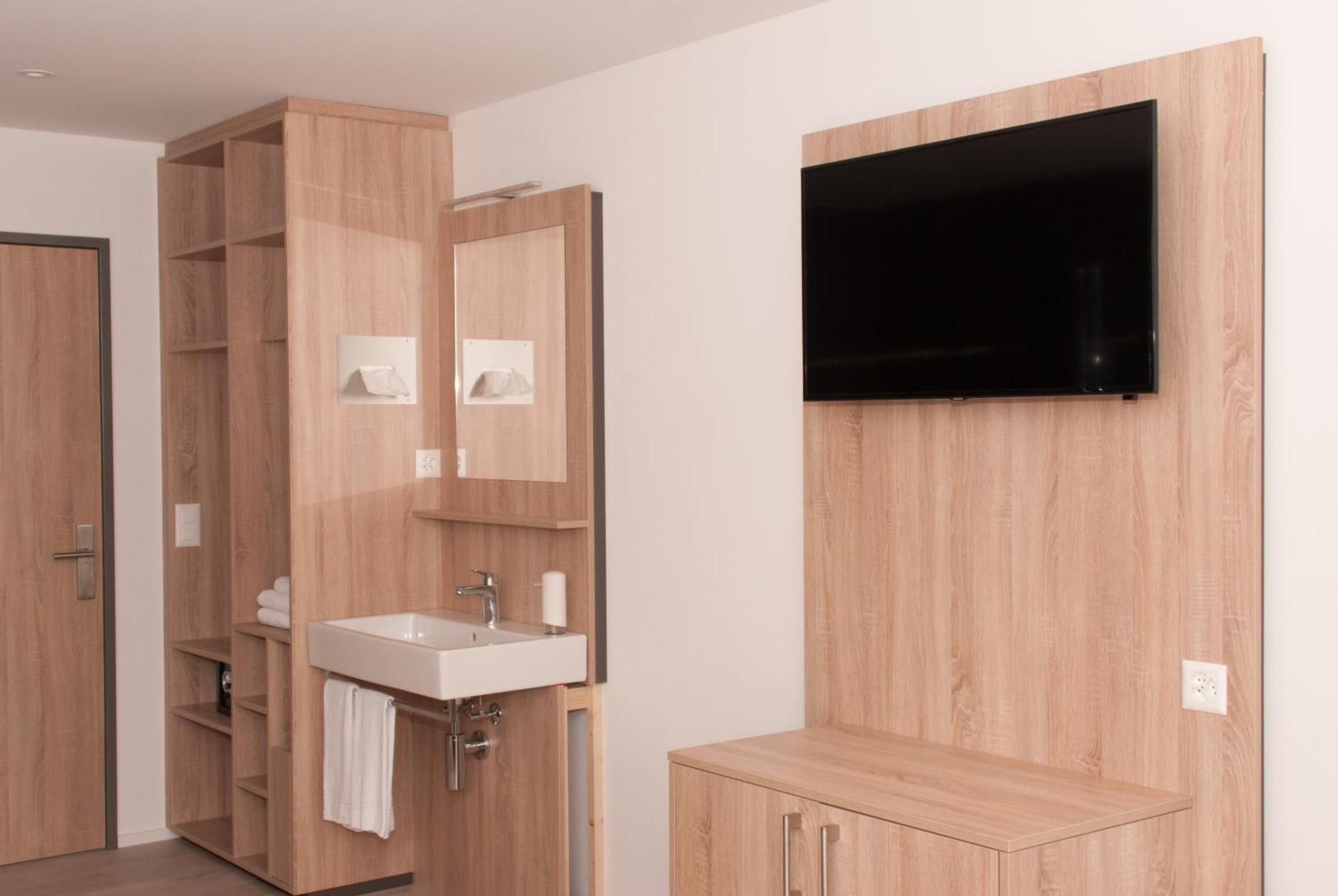 Hotel Traube Garni Kuttigen Room photo