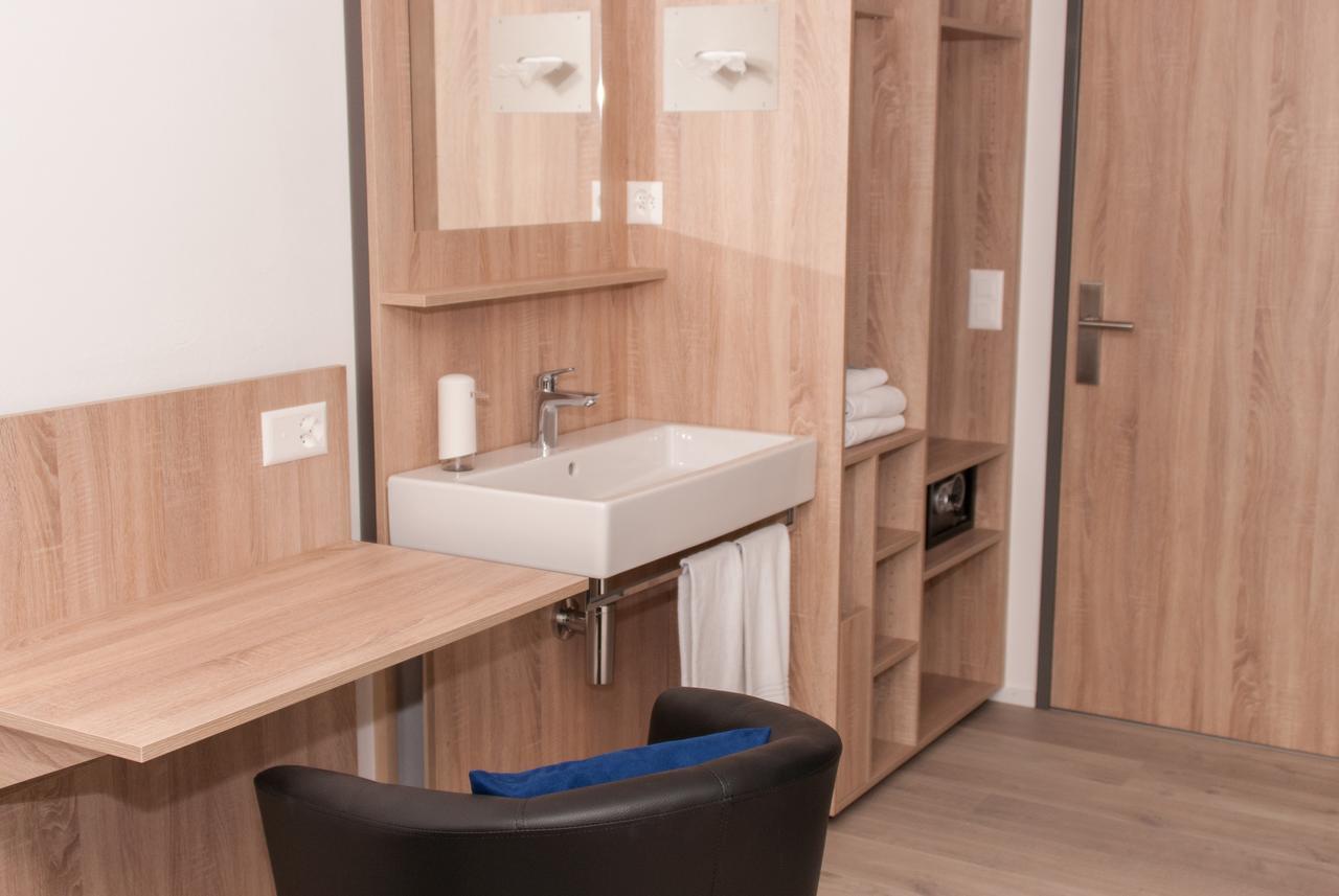 Hotel Traube Garni Kuttigen Room photo