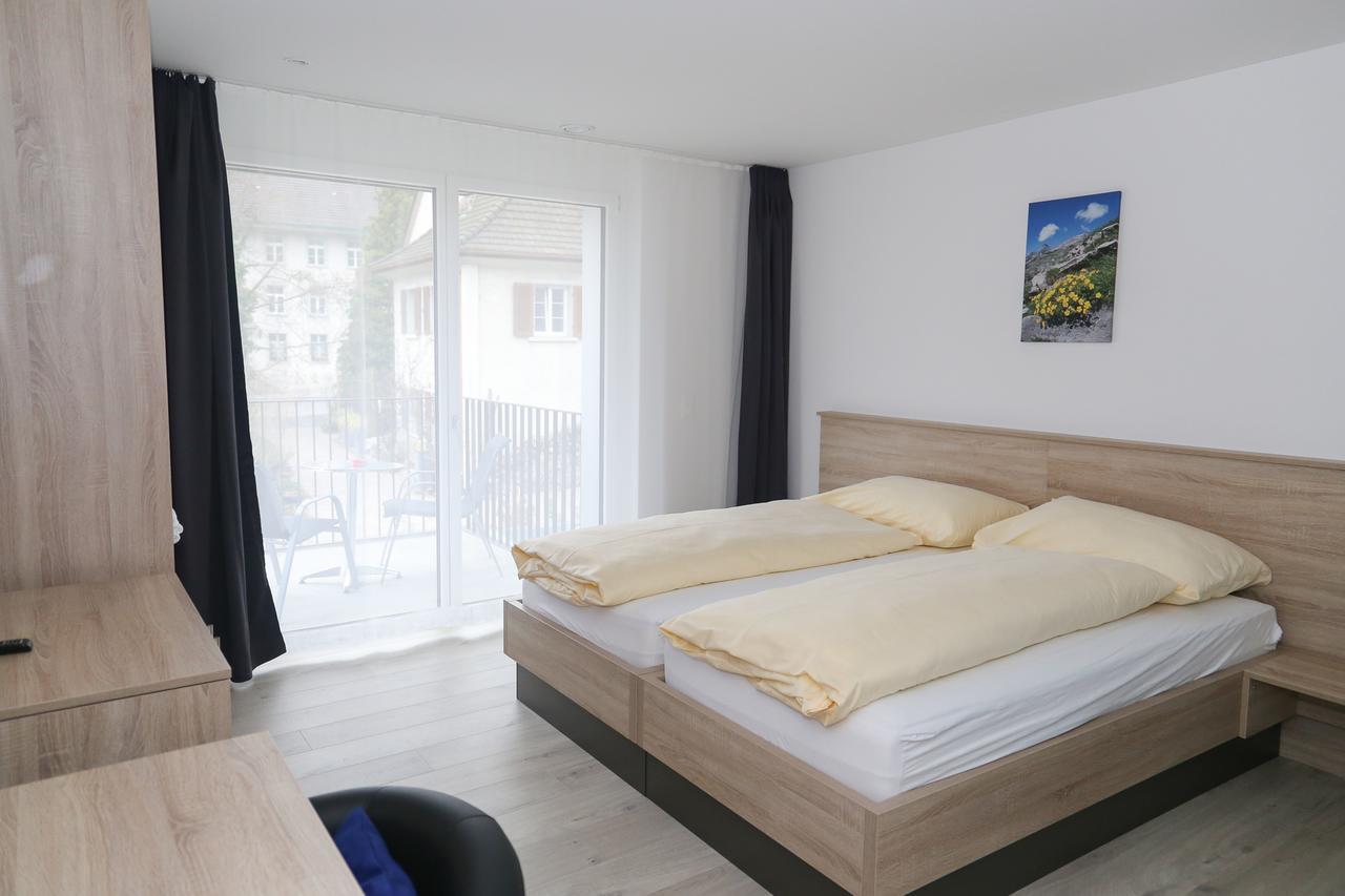 Hotel Traube Garni Kuttigen Exterior photo