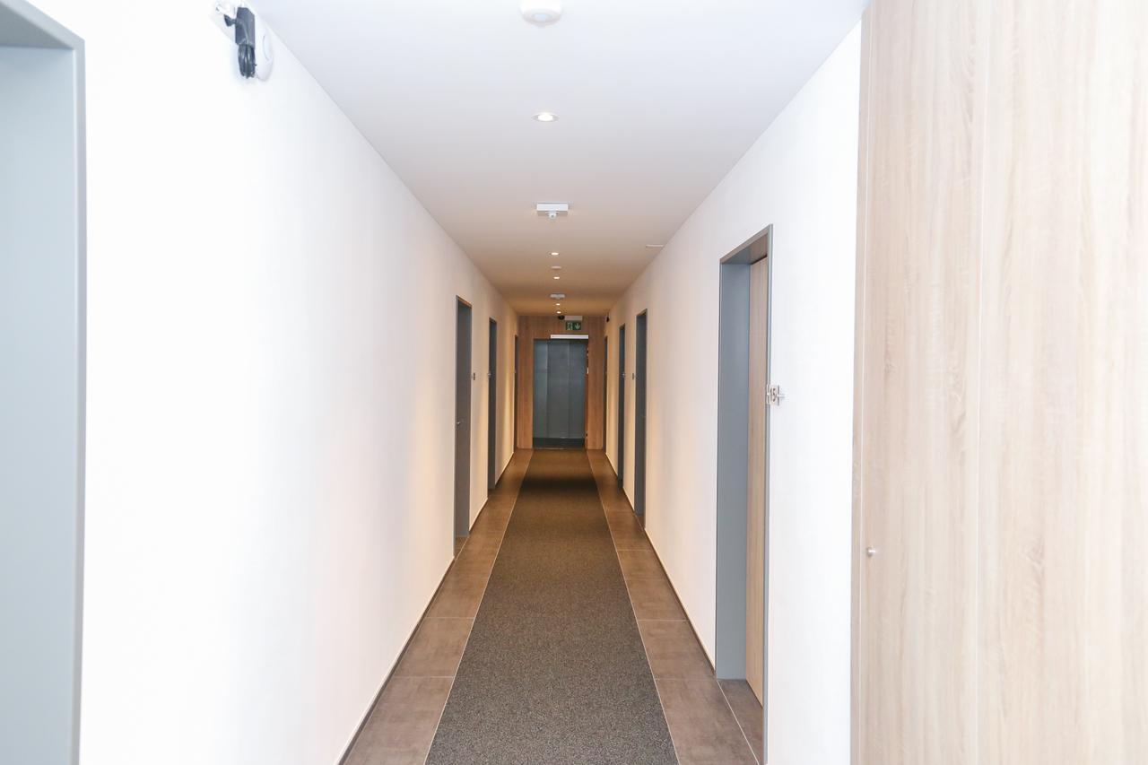 Hotel Traube Garni Kuttigen Exterior photo